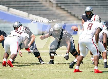Thumbnail 3 in Guyer [John H.] vs Cedar Hill (Cotton Bowl Classic) photogallery.