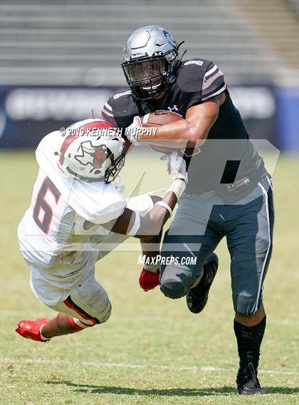 Thumbnail 1 in Guyer [John H.] vs Cedar Hill (Cotton Bowl Classic) photogallery.