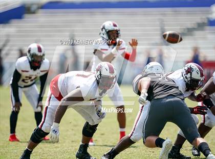 Thumbnail 3 in Guyer [John H.] vs Cedar Hill (Cotton Bowl Classic) photogallery.