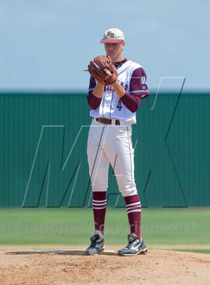 Thumbnail 3 in Hallettsville vs. Marion (UIL 2A Region IV Regional Finals) photogallery.