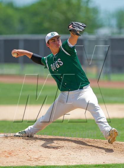 Thumbnail 1 in Hallettsville vs. Marion (UIL 2A Region IV Regional Finals) photogallery.