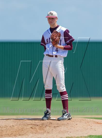 Thumbnail 2 in Hallettsville vs. Marion (UIL 2A Region IV Regional Finals) photogallery.