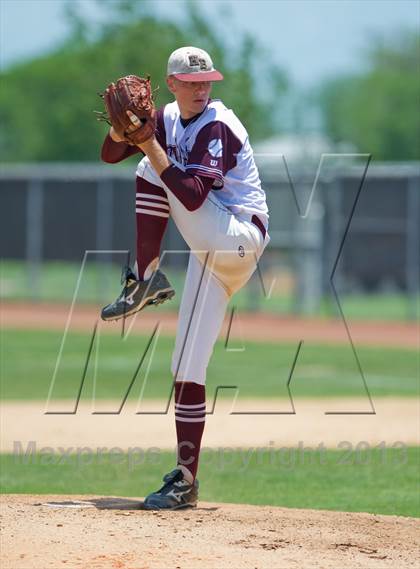 Thumbnail 1 in Hallettsville vs. Marion (UIL 2A Region IV Regional Finals) photogallery.