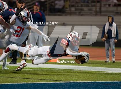 Thumbnail 3 in Olathe North vs. Blue Valley West (KSHSAA 6A Regional) photogallery.