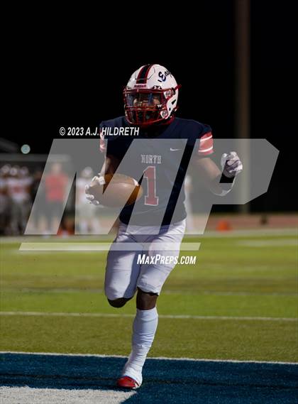 Thumbnail 3 in Olathe North vs. Blue Valley West (KSHSAA 6A Regional) photogallery.