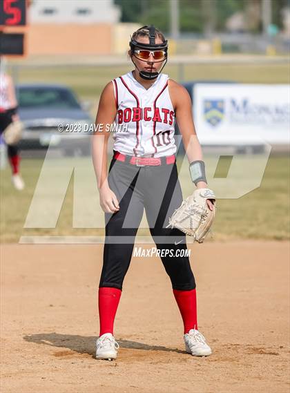 Thumbnail 3 in Kee vs Western Dubuque (West Delaware Invitational) photogallery.