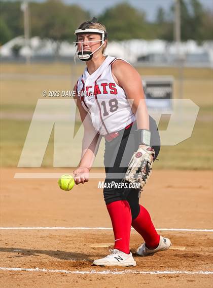 Thumbnail 2 in Kee vs Western Dubuque (West Delaware Invitational) photogallery.