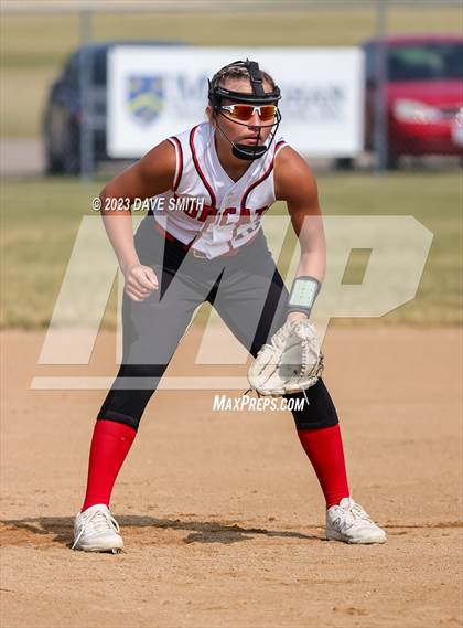 Thumbnail 1 in Kee vs Western Dubuque (West Delaware Invitational) photogallery.