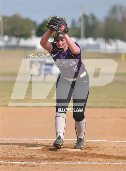 Thumbnail 1 in Kee vs Western Dubuque (West Delaware Invitational) photogallery.