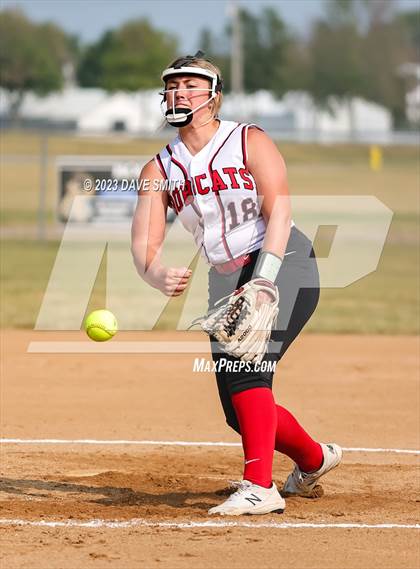 Thumbnail 2 in Kee vs Western Dubuque (West Delaware Invitational) photogallery.