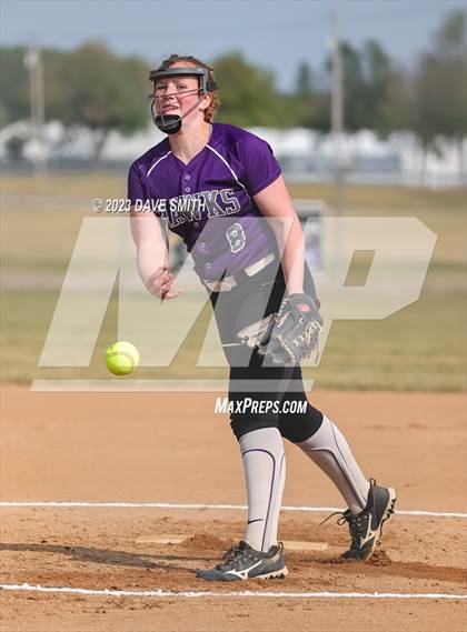 Thumbnail 1 in Kee vs Western Dubuque (West Delaware Invitational) photogallery.
