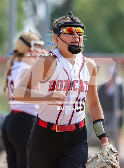 Thumbnail 3 in Kee vs Western Dubuque (West Delaware Invitational) photogallery.