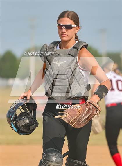 Thumbnail 2 in Kee vs Western Dubuque (West Delaware Invitational) photogallery.