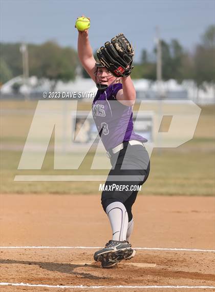 Thumbnail 2 in Kee vs Western Dubuque (West Delaware Invitational) photogallery.