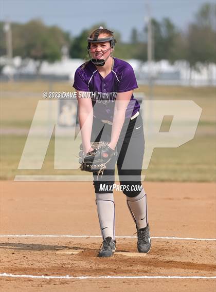 Thumbnail 3 in Kee vs Western Dubuque (West Delaware Invitational) photogallery.