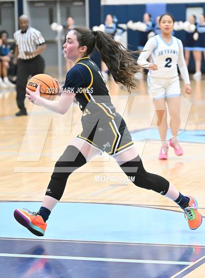 Thumbnail 2 in Deer Valley vs. Flowing Wells (AIA 4A Round 1 Playoff) photogallery.