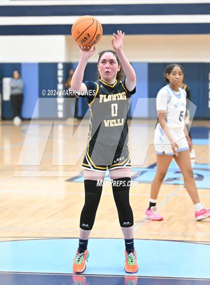Thumbnail 2 in Deer Valley vs. Flowing Wells (AIA 4A Round 1 Playoff) photogallery.