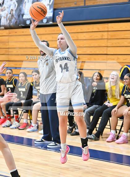 Thumbnail 2 in Deer Valley vs. Flowing Wells (AIA 4A Round 1 Playoff) photogallery.