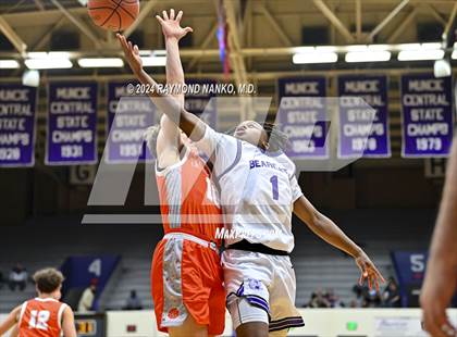 Thumbnail 2 in Hamilton Heights @ Muncie Central (Fieldhouse Classic) photogallery.