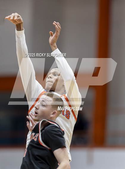 Thumbnail 1 in Edwardsville vs East St. Louis photogallery.