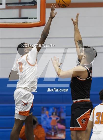 Thumbnail 1 in Edwardsville vs East St. Louis photogallery.
