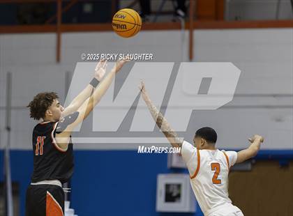 Thumbnail 3 in Edwardsville vs East St. Louis photogallery.