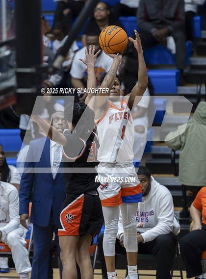 Thumbnail 2 in Edwardsville vs East St. Louis photogallery.