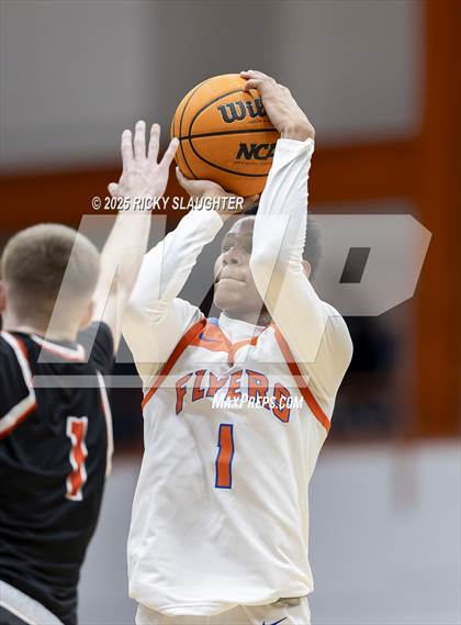 Thumbnail 2 in Edwardsville vs East St. Louis photogallery.