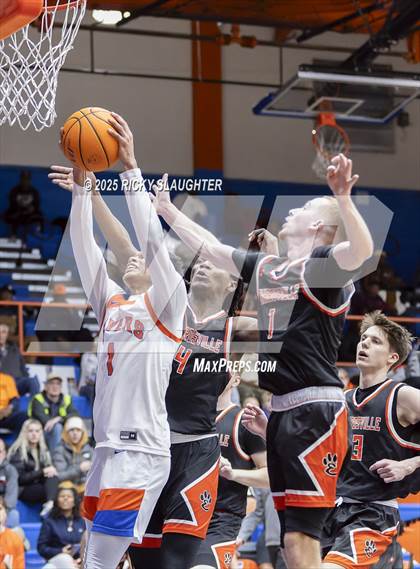 Thumbnail 2 in Edwardsville vs East St. Louis photogallery.