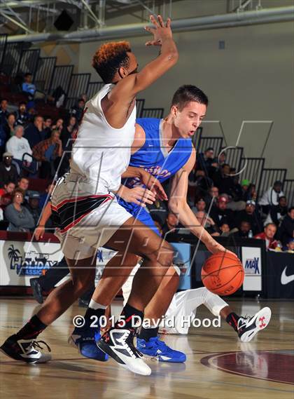 Thumbnail 1 in Jonesboro vs. Bishop Gorman (MaxPreps Holiday Classic) photogallery.