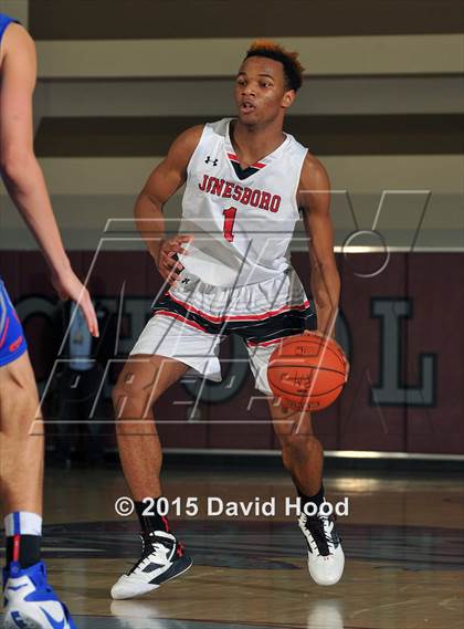 Thumbnail 3 in Jonesboro vs. Bishop Gorman (MaxPreps Holiday Classic) photogallery.