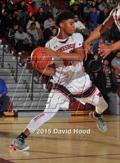 Thumbnail 1 in Jonesboro vs. Bishop Gorman (MaxPreps Holiday Classic) photogallery.