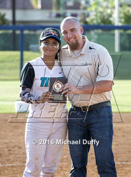 Thumbnail 1 in Orange Cove vs. Parlier (CIF Central Section Division VI Final) photogallery.