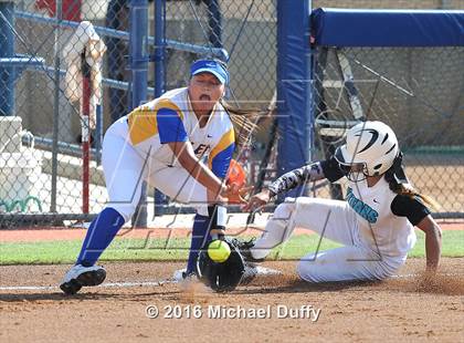 Thumbnail 1 in Orange Cove vs. Parlier (CIF Central Section Division VI Final) photogallery.