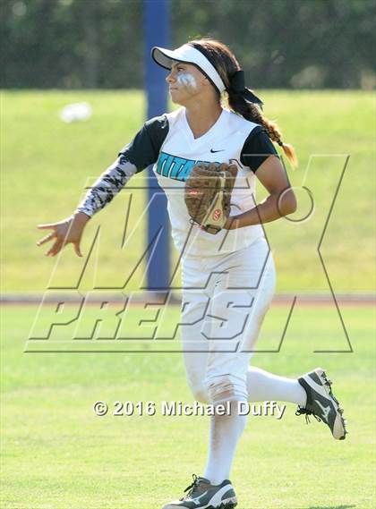 Thumbnail 1 in Orange Cove vs. Parlier (CIF Central Section Division VI Final) photogallery.