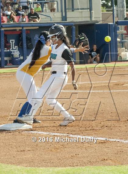 Thumbnail 1 in Orange Cove vs. Parlier (CIF Central Section Division VI Final) photogallery.
