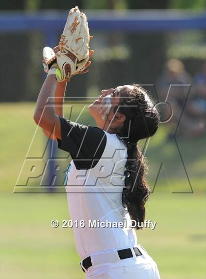 Thumbnail 2 in Orange Cove vs. Parlier (CIF Central Section Division VI Final) photogallery.
