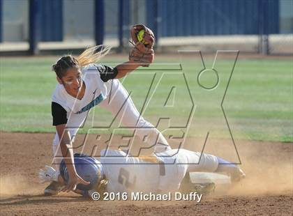 Thumbnail 2 in Orange Cove vs. Parlier (CIF Central Section Division VI Final) photogallery.