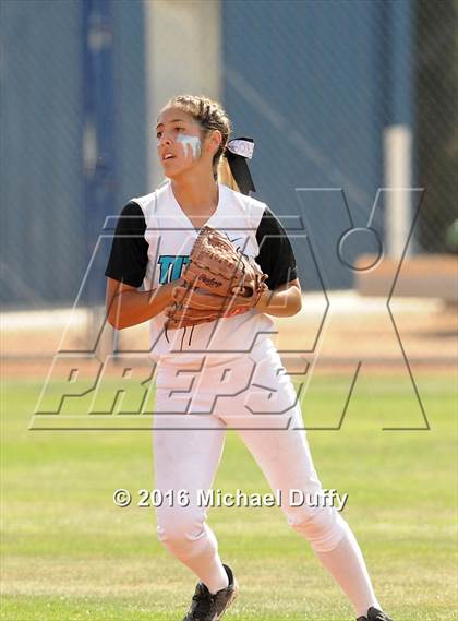 Thumbnail 1 in Orange Cove vs. Parlier (CIF Central Section Division VI Final) photogallery.