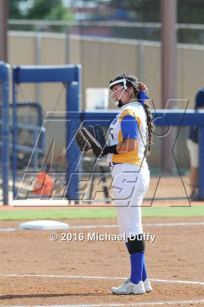 Thumbnail 1 in Orange Cove vs. Parlier (CIF Central Section Division VI Final) photogallery.