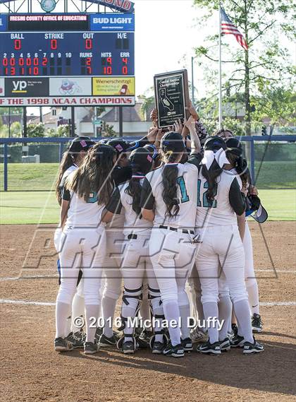 Thumbnail 1 in Orange Cove vs. Parlier (CIF Central Section Division VI Final) photogallery.