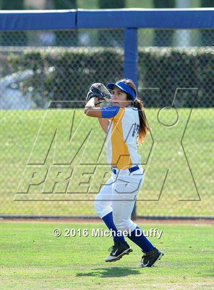 Thumbnail 1 in Orange Cove vs. Parlier (CIF Central Section Division VI Final) photogallery.
