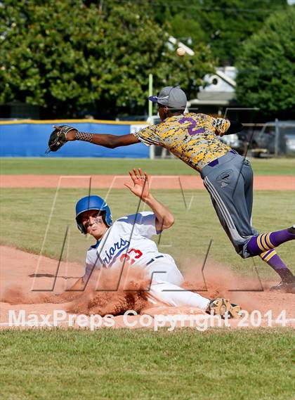 Thumbnail 1 in East Jefferson vs. Karr (LHSAA 4A Regional Playoff) photogallery.
