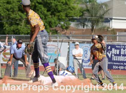 Thumbnail 3 in East Jefferson vs. Karr (LHSAA 4A Regional Playoff) photogallery.