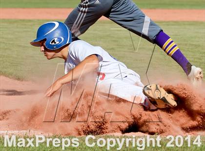 Thumbnail 2 in East Jefferson vs. Karr (LHSAA 4A Regional Playoff) photogallery.