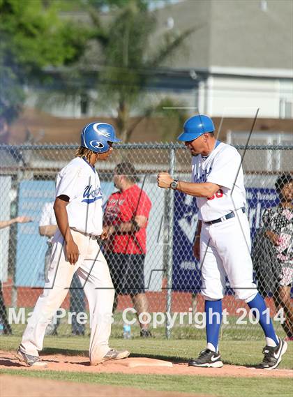 Thumbnail 1 in East Jefferson vs. Karr (LHSAA 4A Regional Playoff) photogallery.