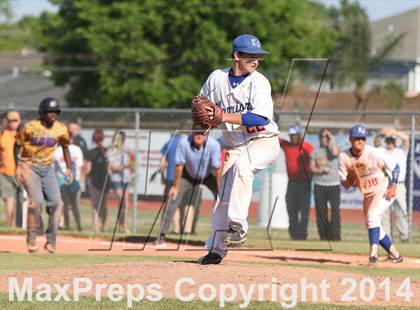 Thumbnail 1 in East Jefferson vs. Karr (LHSAA 4A Regional Playoff) photogallery.