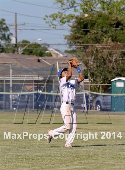 Thumbnail 1 in East Jefferson vs. Karr (LHSAA 4A Regional Playoff) photogallery.
