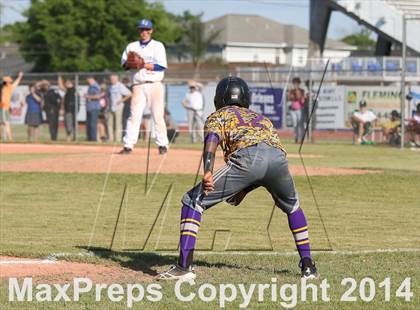 Thumbnail 2 in East Jefferson vs. Karr (LHSAA 4A Regional Playoff) photogallery.