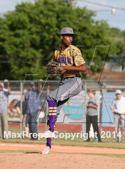 Thumbnail 1 in East Jefferson vs. Karr (LHSAA 4A Regional Playoff) photogallery.